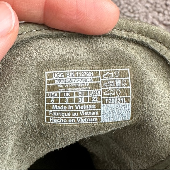 NWOB UGG Deconstructed Green Lace-up Hiker Boots. Womens Size 5. - Picture 3 of 10